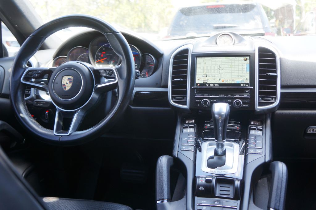 2016 Porsche Cayenne Image 12