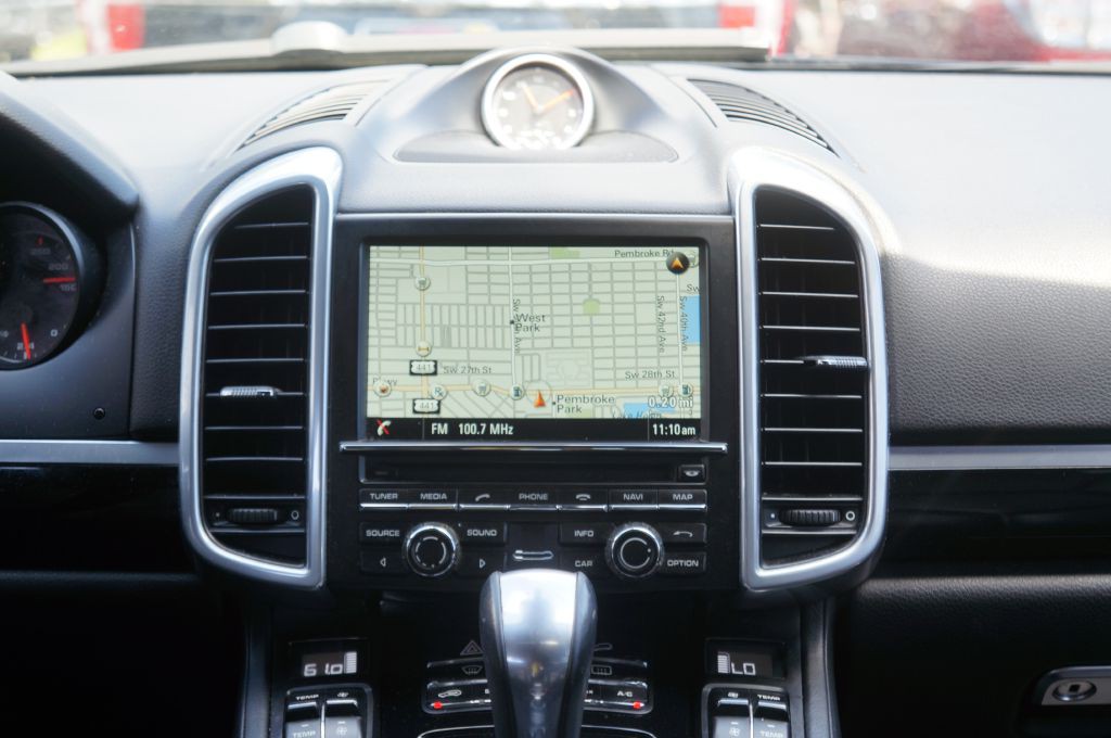 2016 Porsche Cayenne Image 13