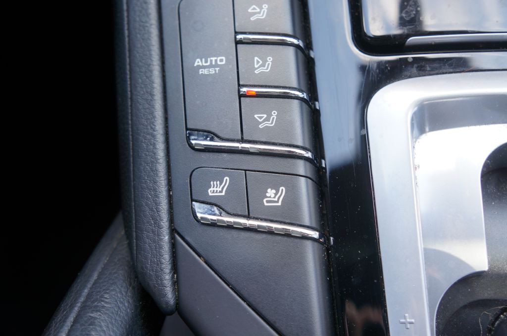 2016 Porsche Cayenne Image 17