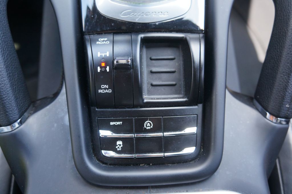 2016 Porsche Cayenne Image 18