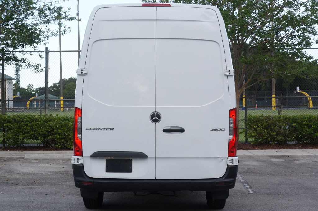 2022 Mercedes-Benz Sprinter Image 9