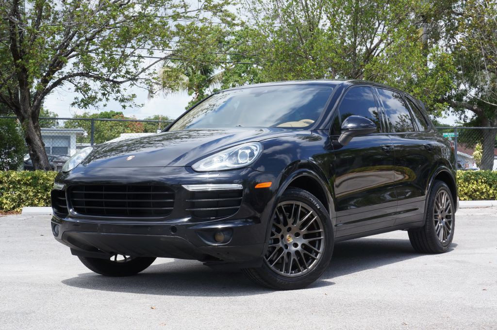 2017 Porsche Cayenne Image 1
