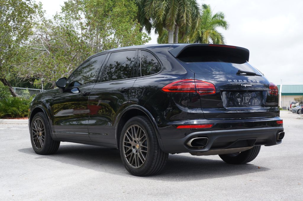 2017 Porsche Cayenne Image 8