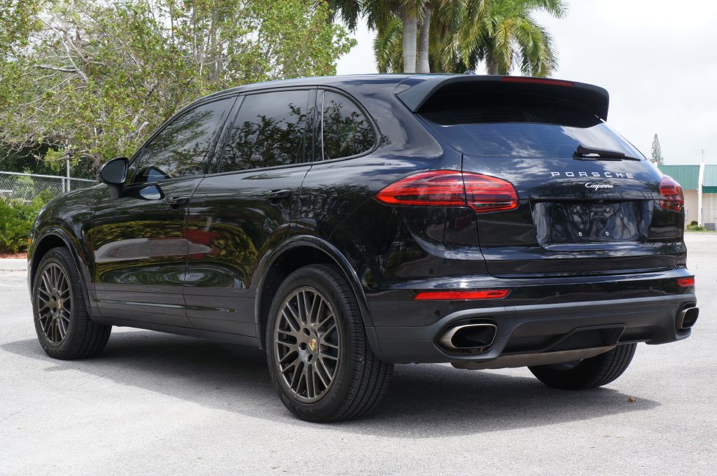 2017 Porsche Cayenne Image 9