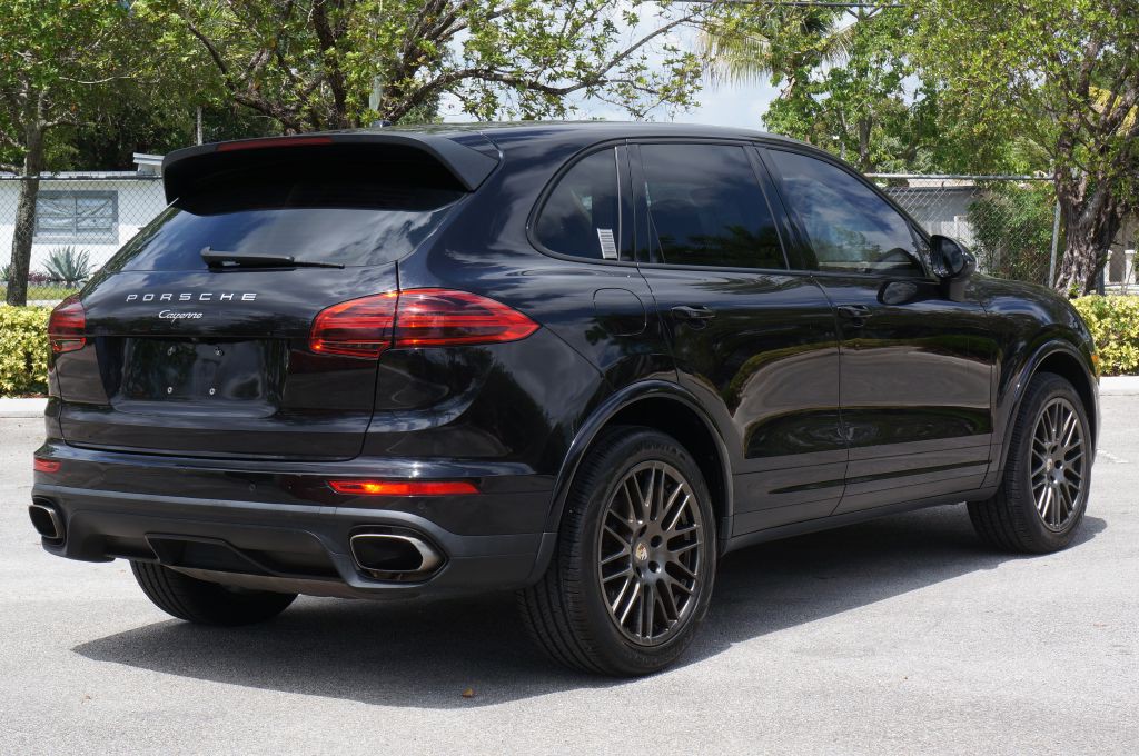 2017 Porsche Cayenne Image 12