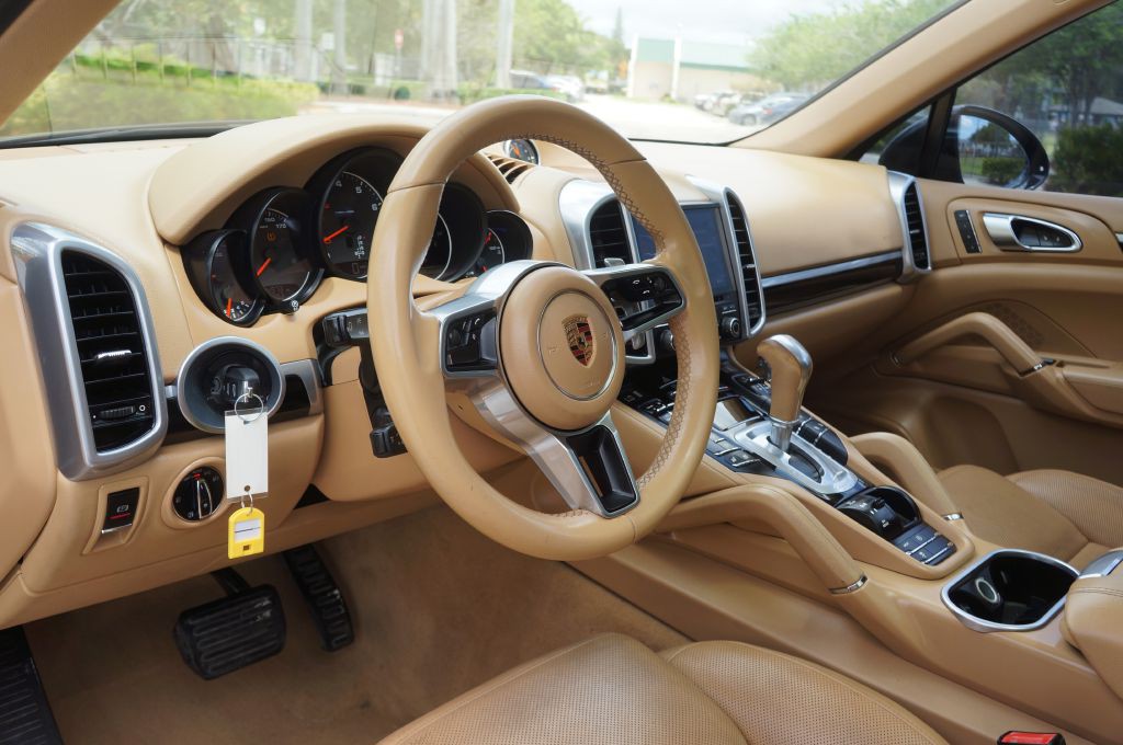 2017 Porsche Cayenne Image 24