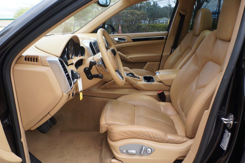 2017 Porsche Cayenne Image 25