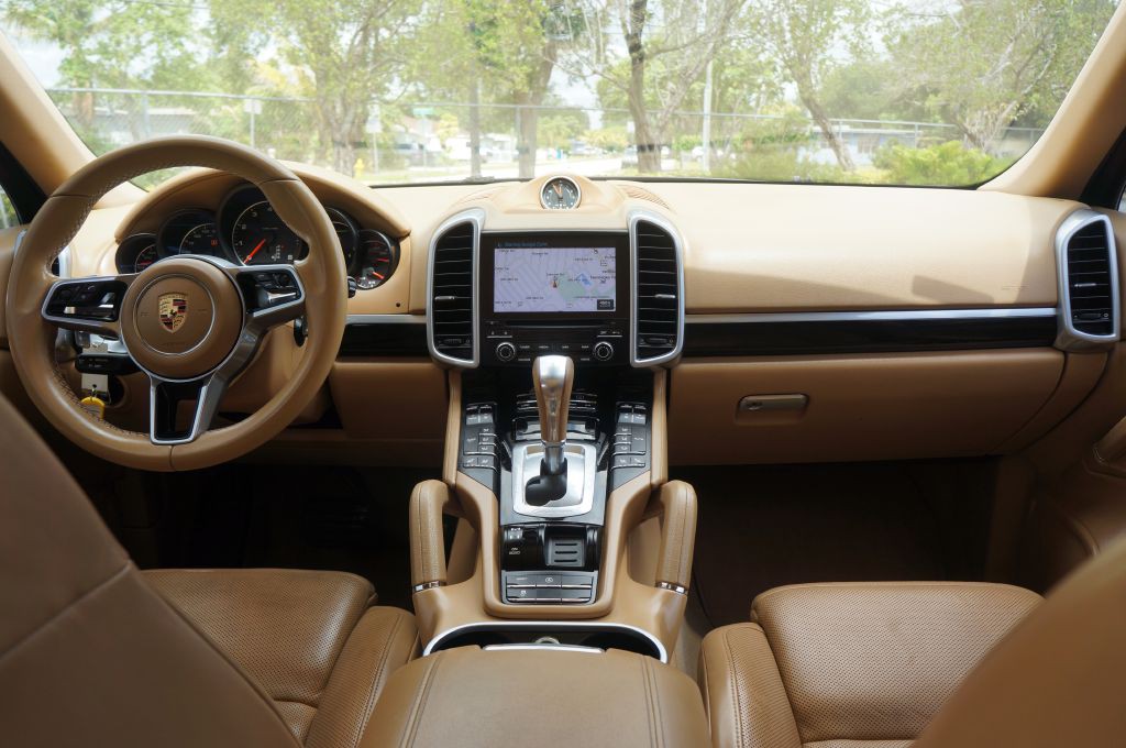 2017 Porsche Cayenne Image 32