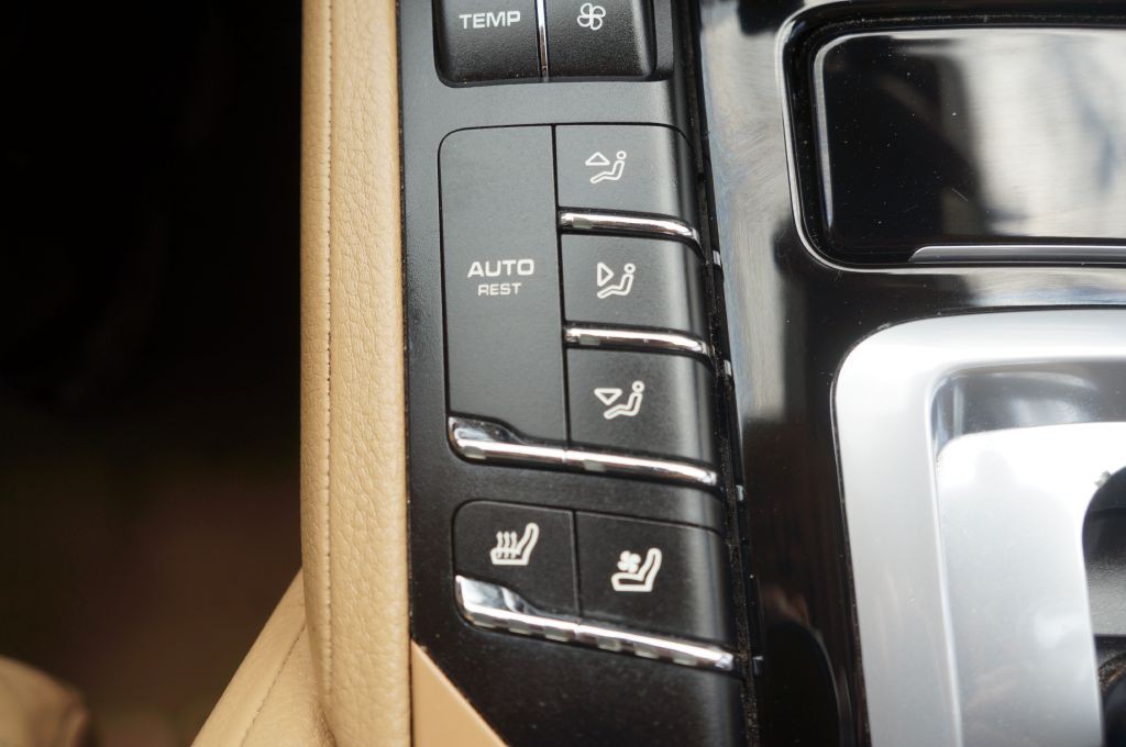 2017 Porsche Cayenne Image 38