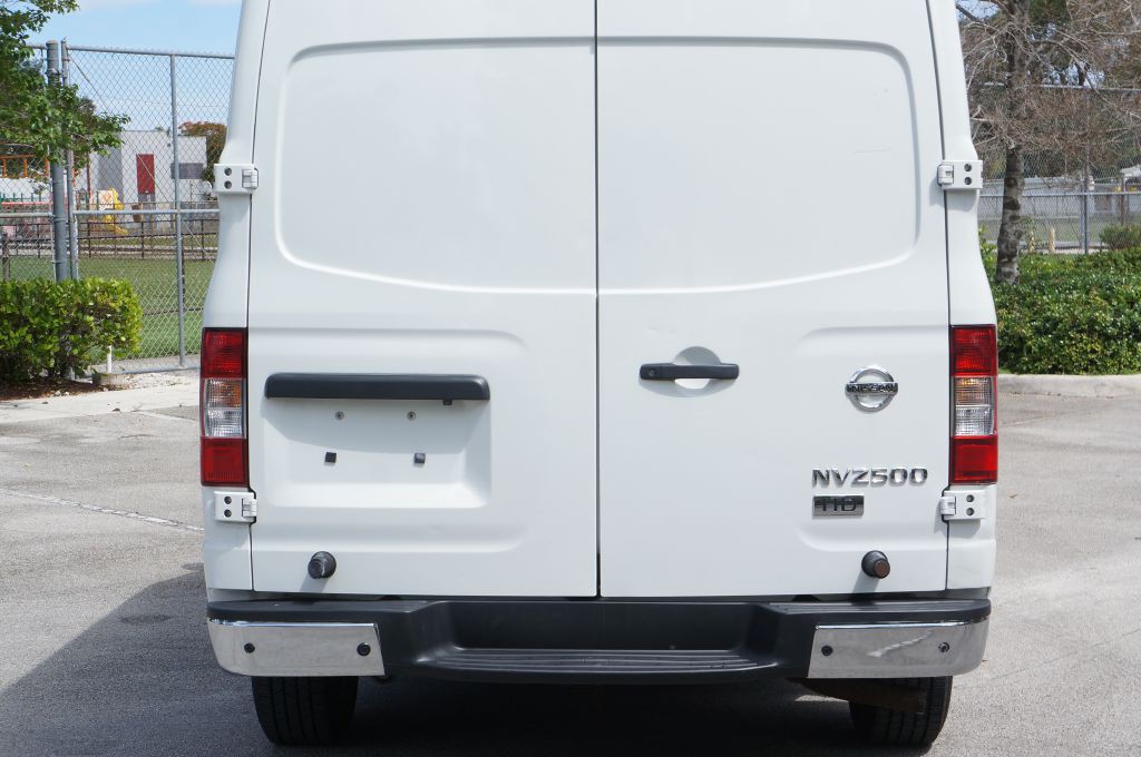 2018 Nissan NV Image 11
