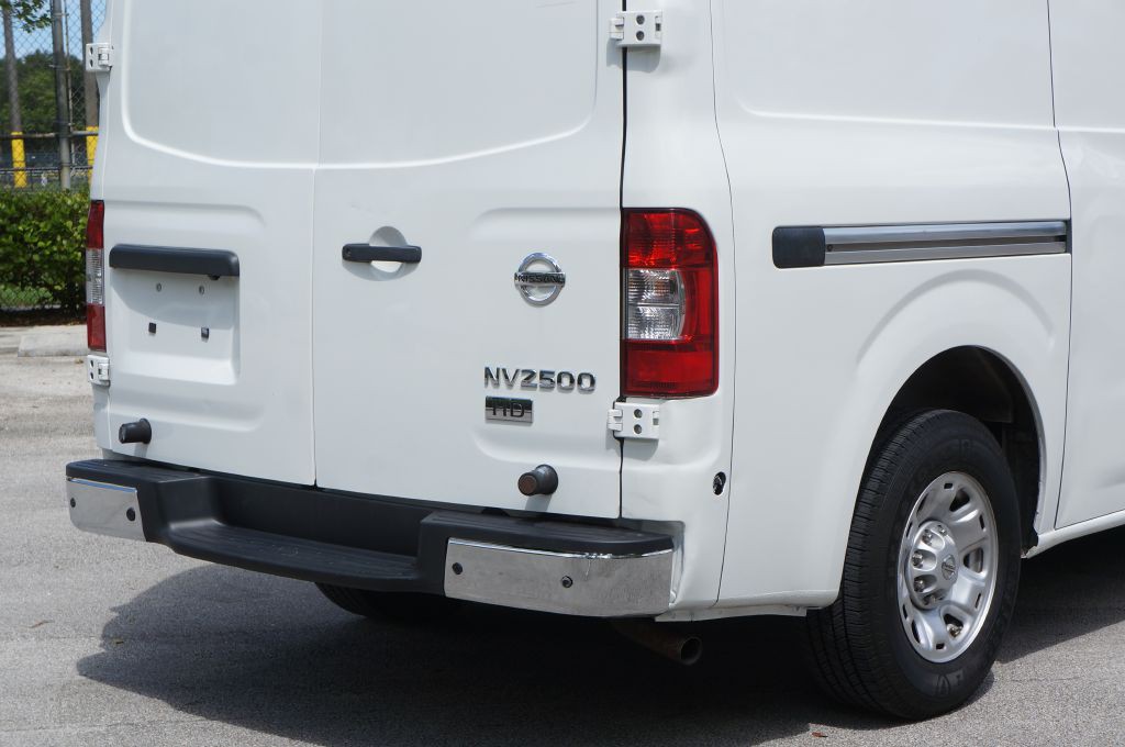 2018 Nissan NV Image 16