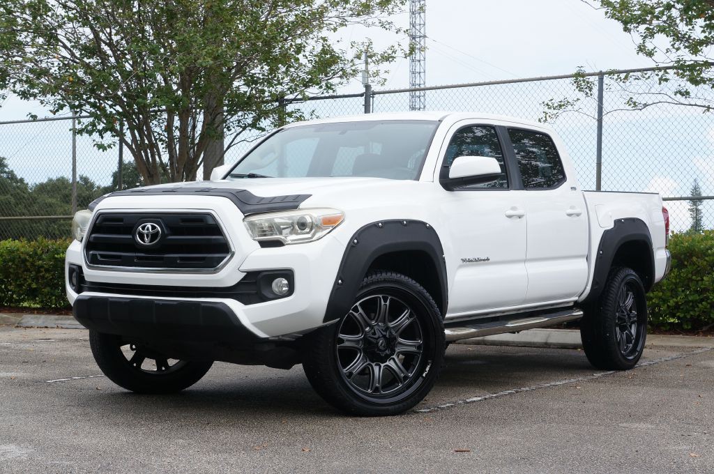 2017 Toyota Tacoma Image 1