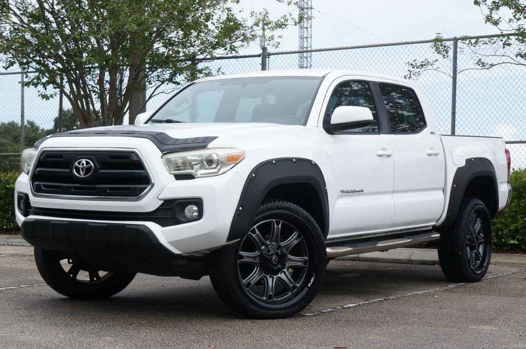 2017 Toyota Tacoma Image 2