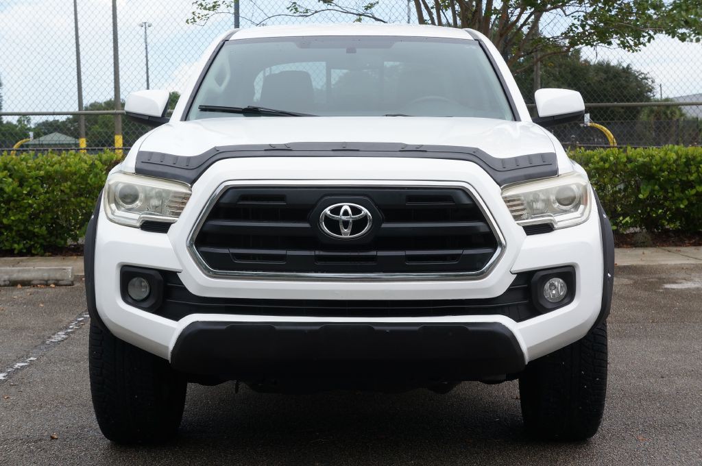 2017 Toyota Tacoma Image 3