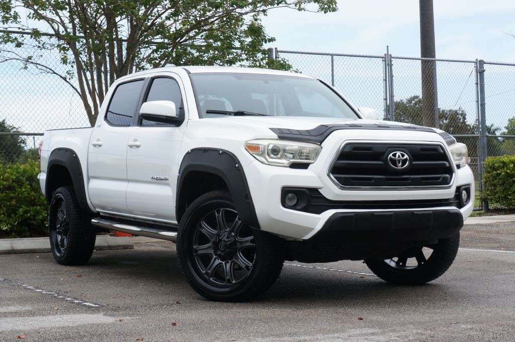 2017 Toyota Tacoma Image 4