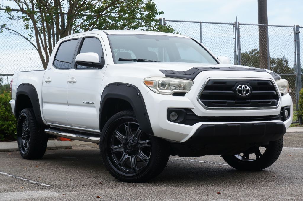 2017 Toyota Tacoma Image 5