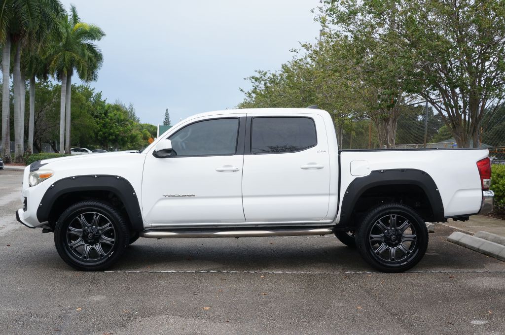 2017 Toyota Tacoma Image 6