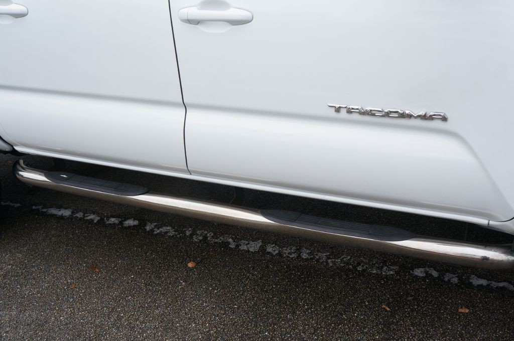 2017 Toyota Tacoma Image 16