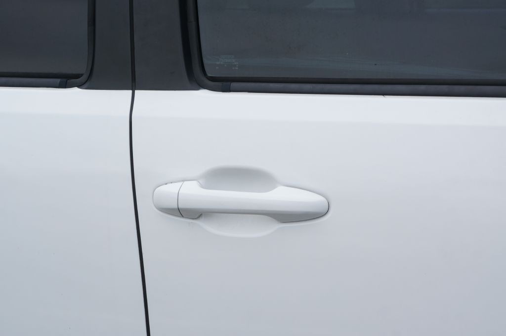 2017 Toyota Tacoma Image 17