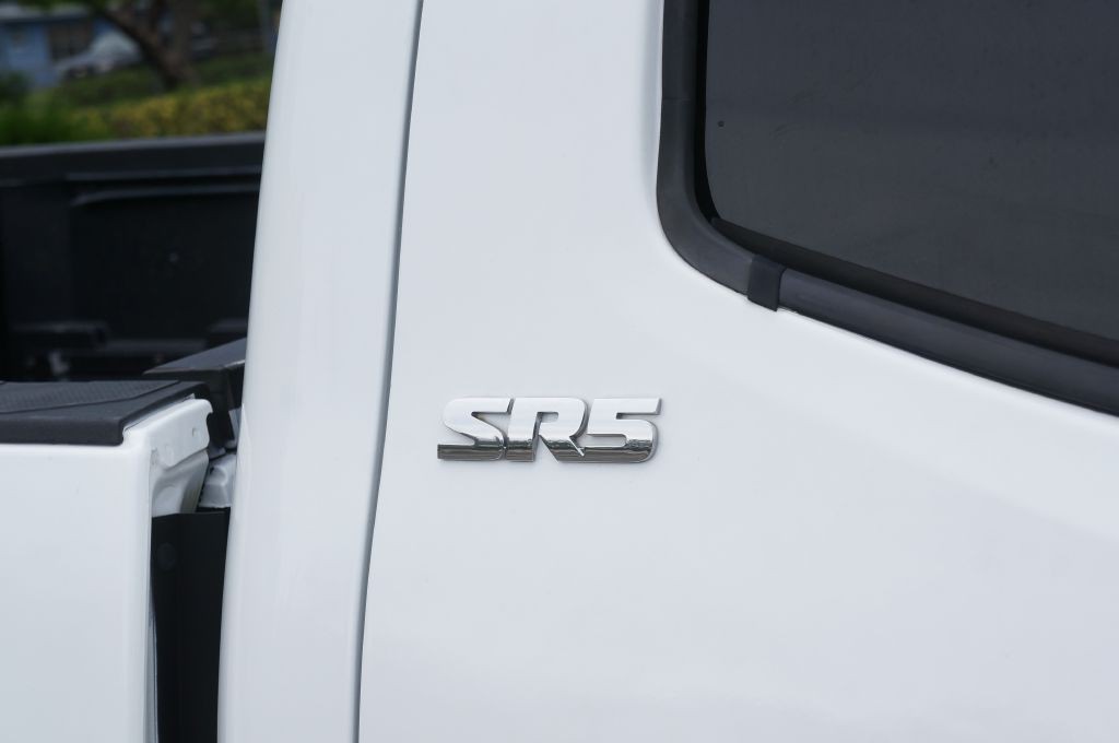 2017 Toyota Tacoma Image 18