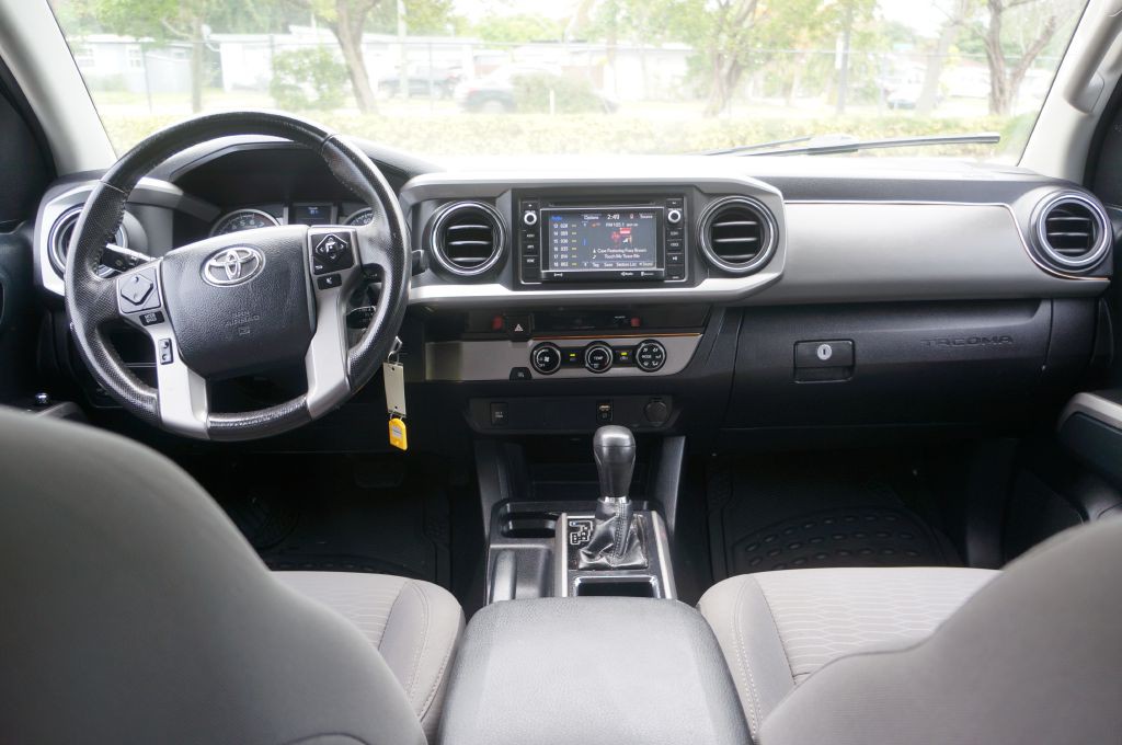 2017 Toyota Tacoma Image 29