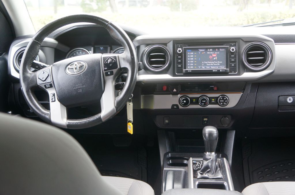 2017 Toyota Tacoma Image 30