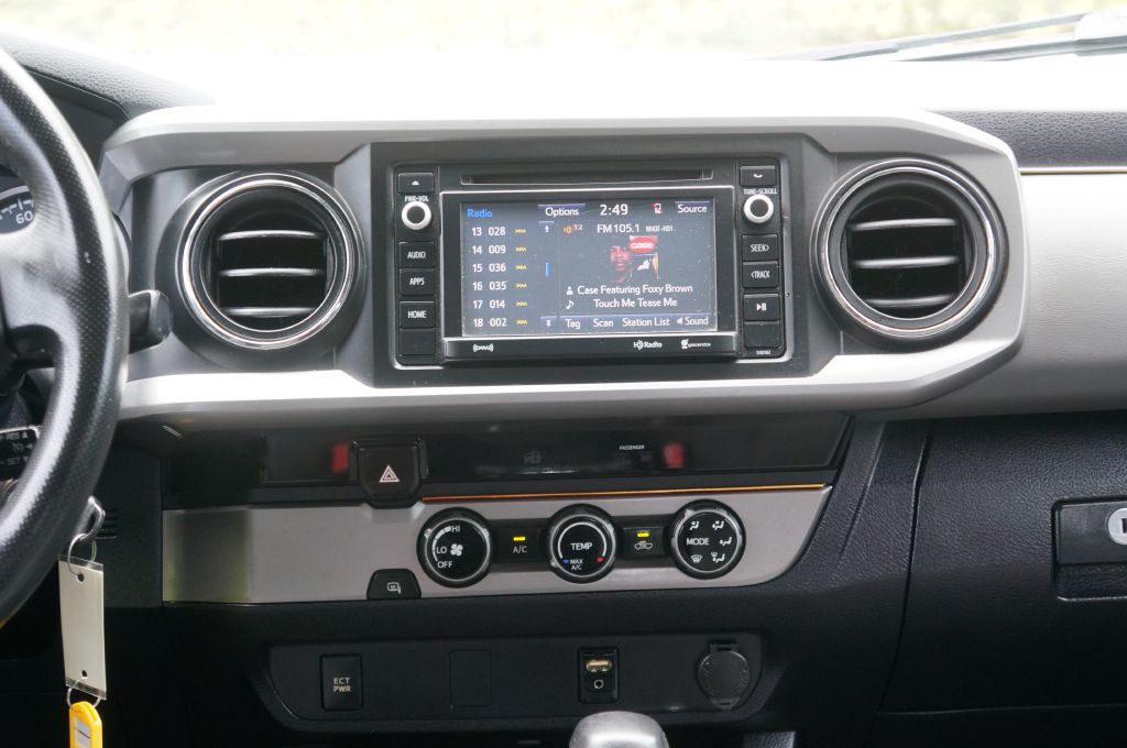 2017 Toyota Tacoma Image 31