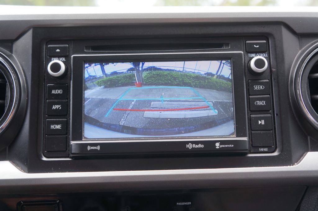 2017 Toyota Tacoma Image 33