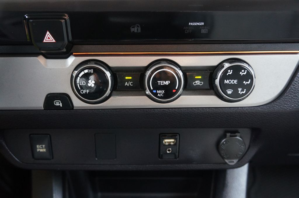2017 Toyota Tacoma Image 35