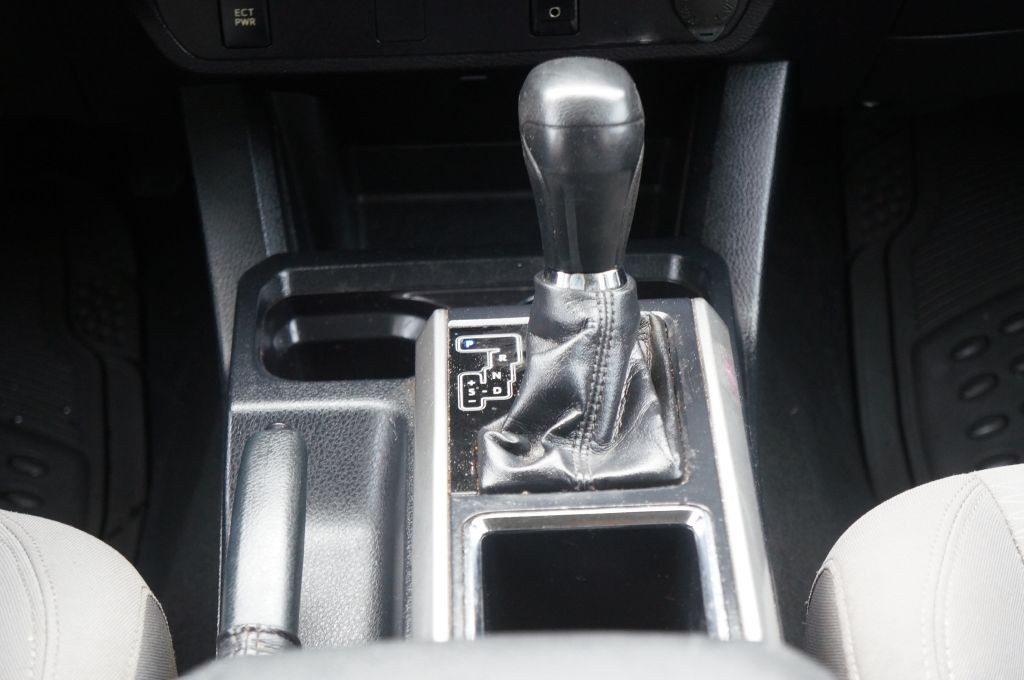 2017 Toyota Tacoma Image 36