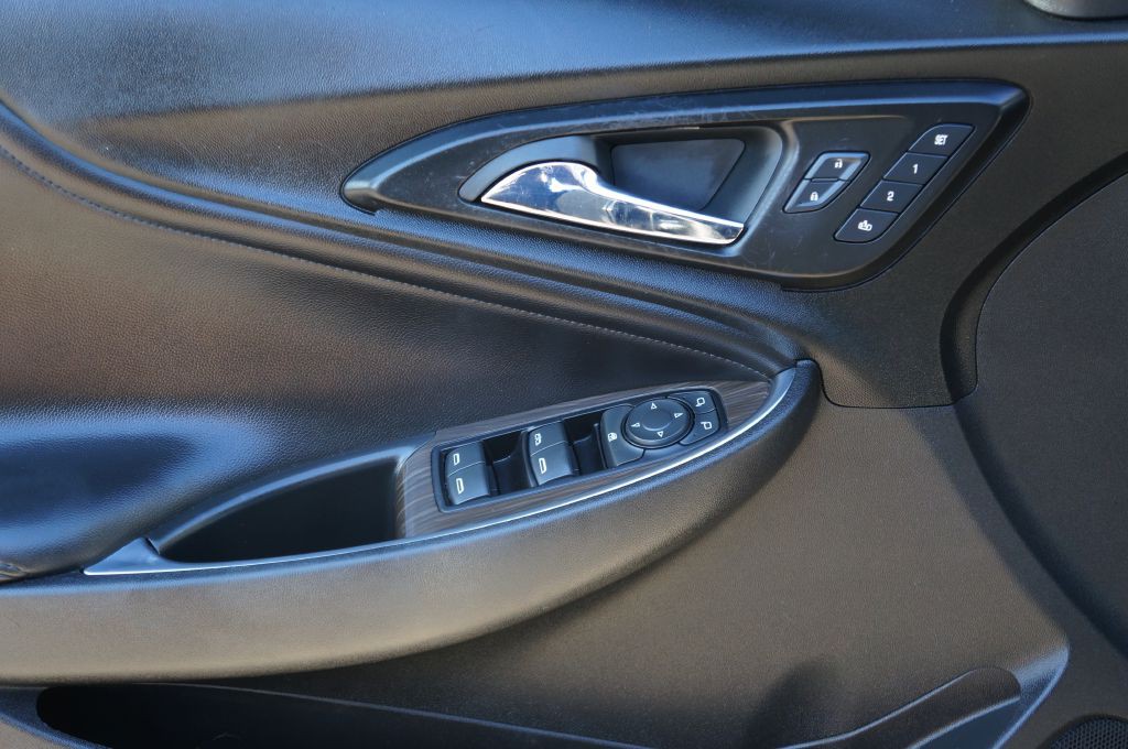 2016 Chevrolet Malibu Image 17