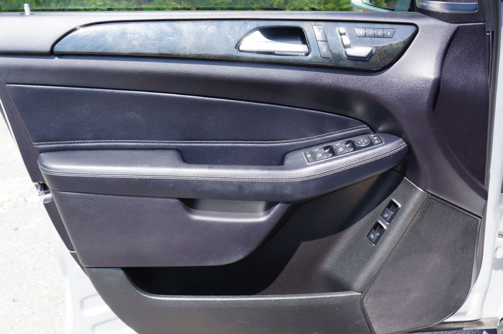 2017 Mercedes-Benz GLS-Class Image 21
