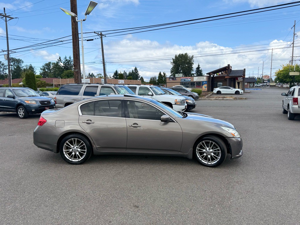 2011 INFINITI G37 Image 6