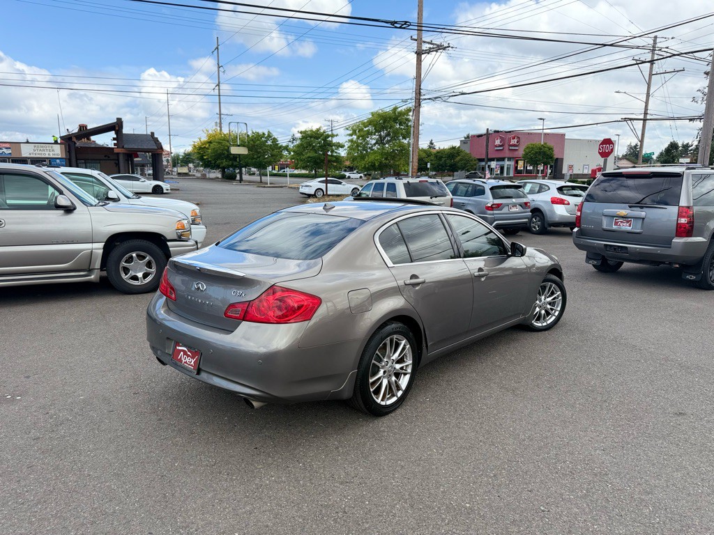 2011 INFINITI G37 Image 7