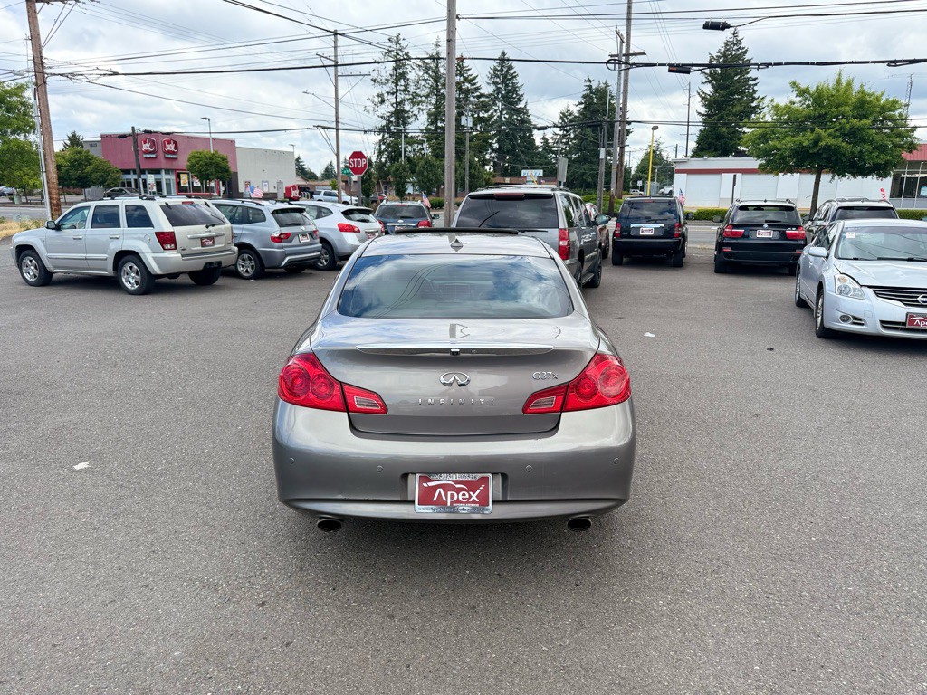 2011 INFINITI G37 Image 8