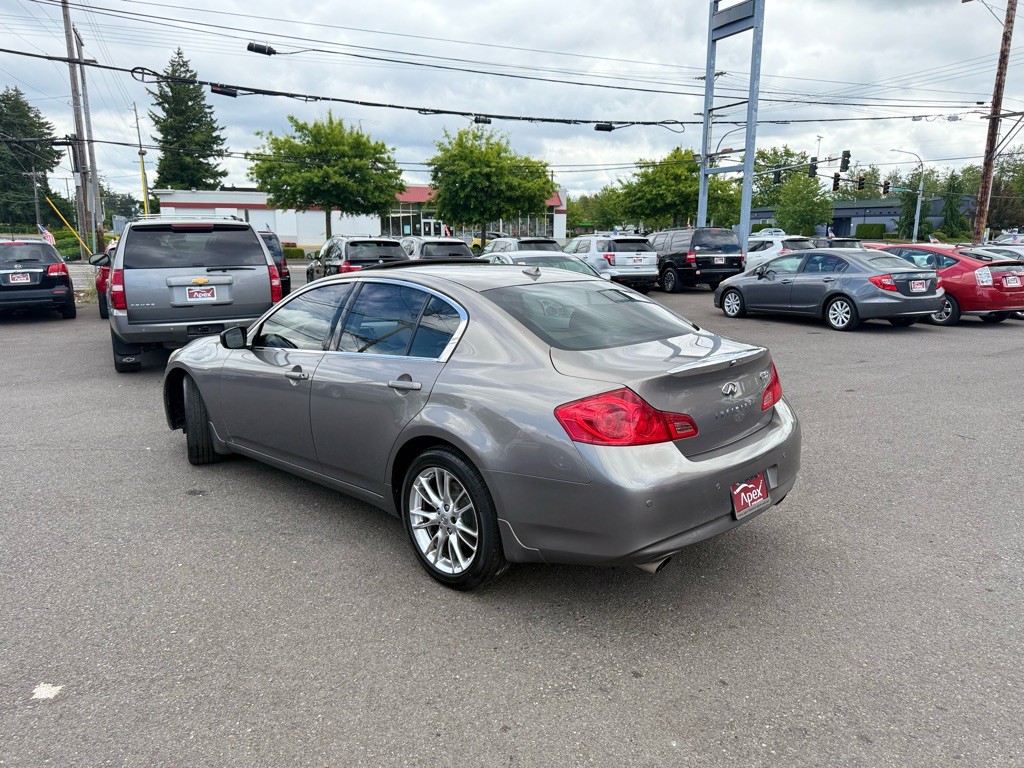 2011 INFINITI G37 Image 9