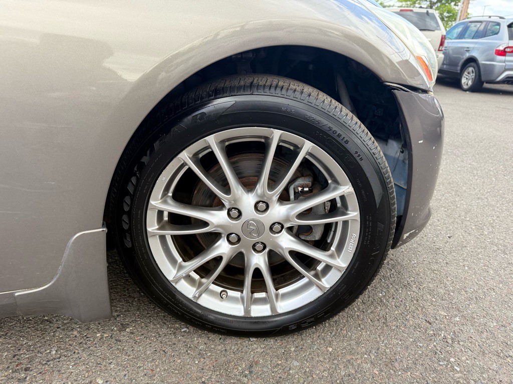 2011 INFINITI G37 Image 18