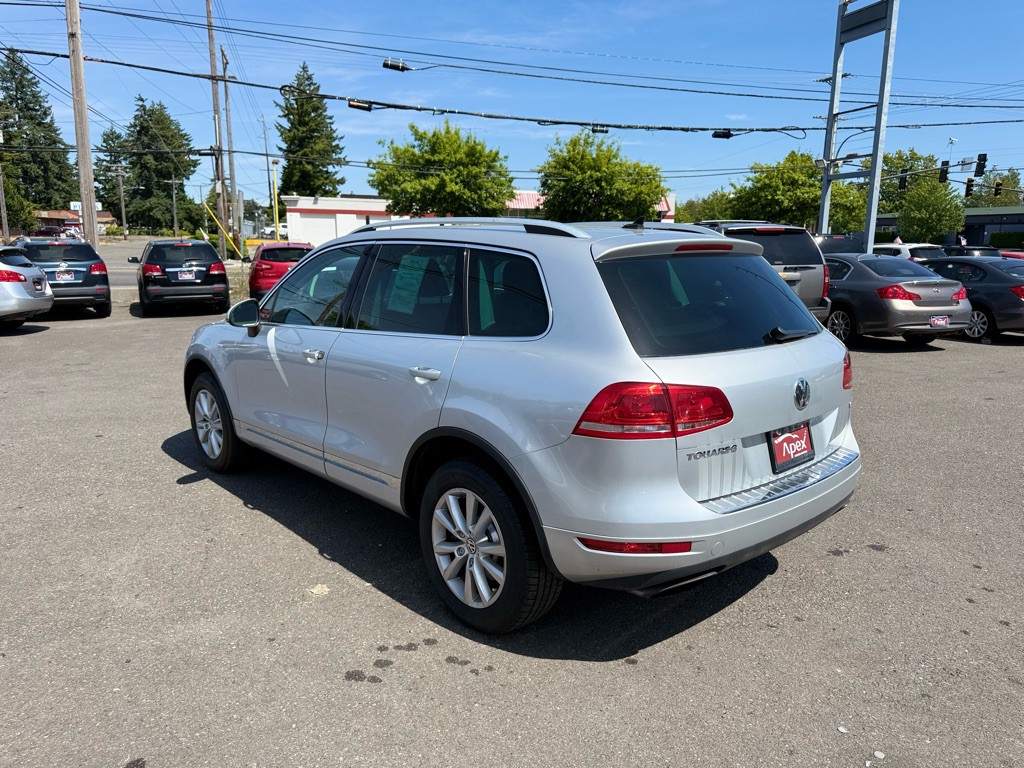 2014 Volkswagen Touareg Image 8