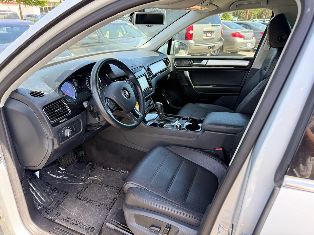 2014 Volkswagen Touareg Image 9