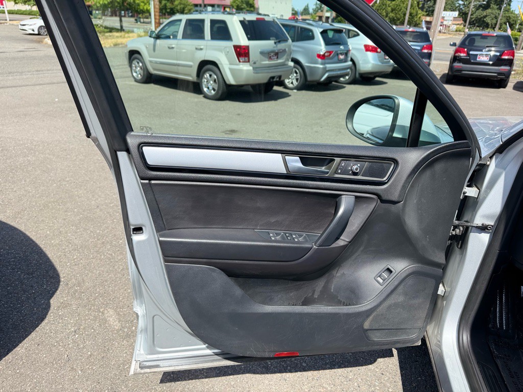 2014 Volkswagen Touareg Image 10
