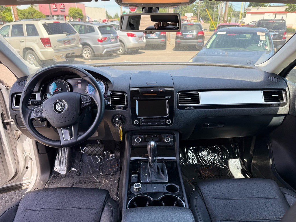 2014 Volkswagen Touareg Image 12