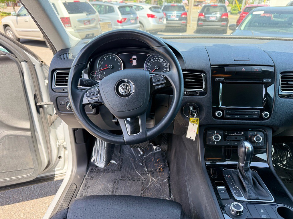 2014 Volkswagen Touareg Image 13