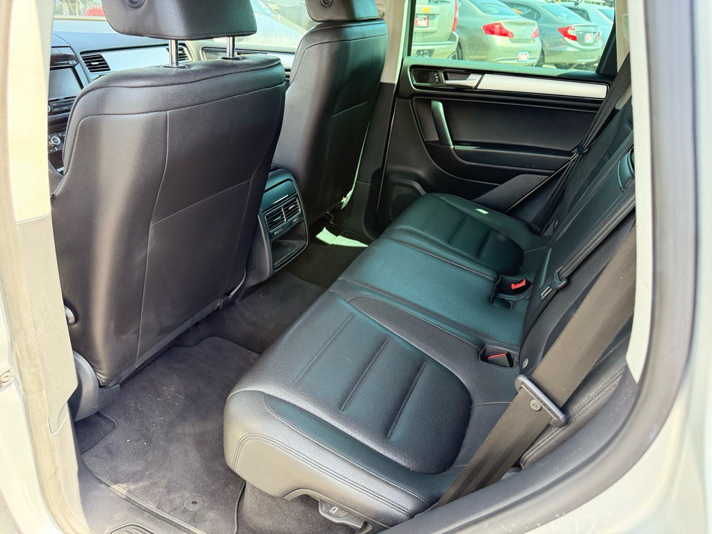2014 Volkswagen Touareg Image 14