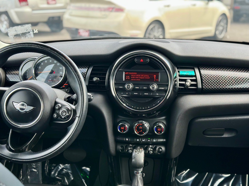 2015 MINI Cooper Image 12