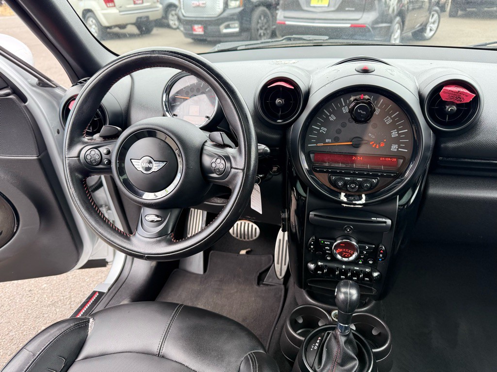 2014 MINI Countryman Image 16