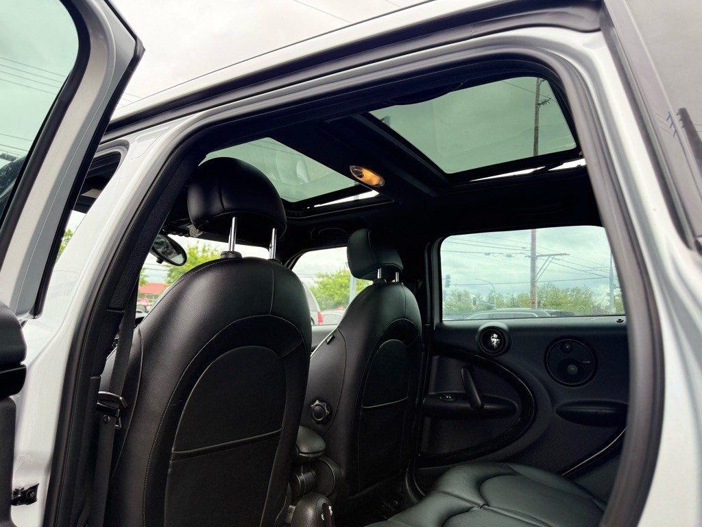 2014 MINI Countryman Image 19