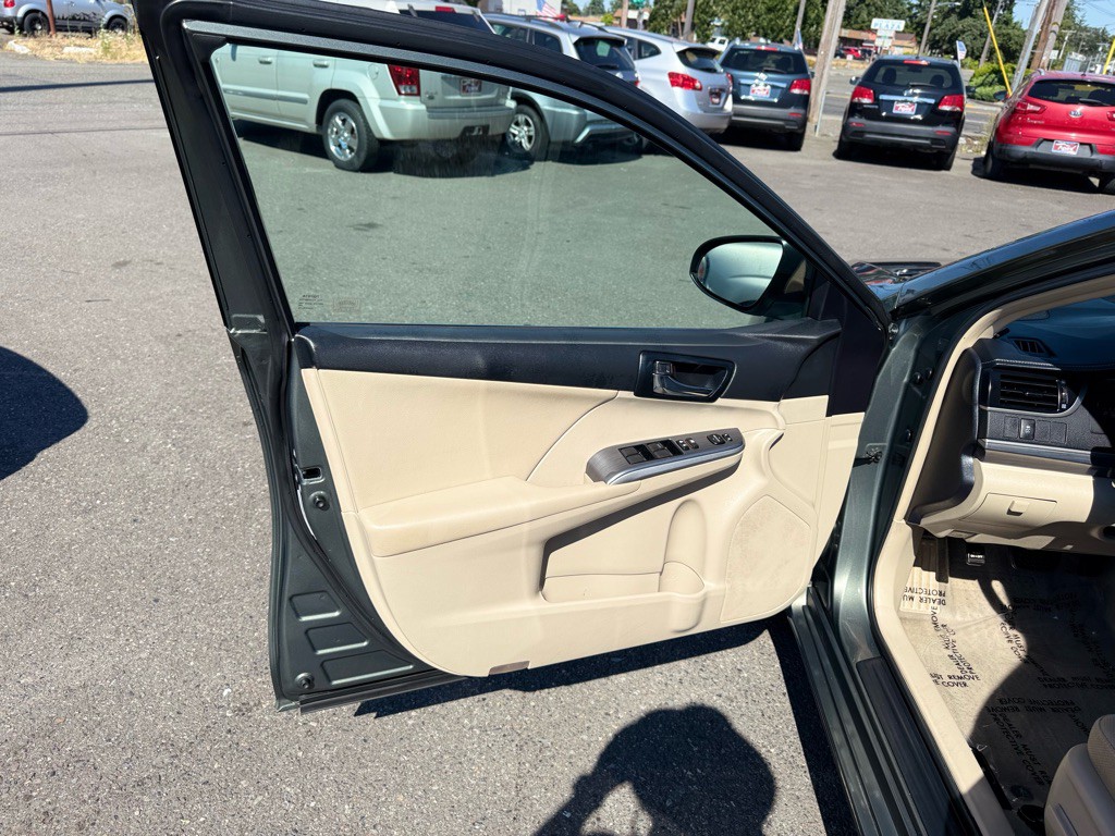 2013 Toyota Camry Image 12