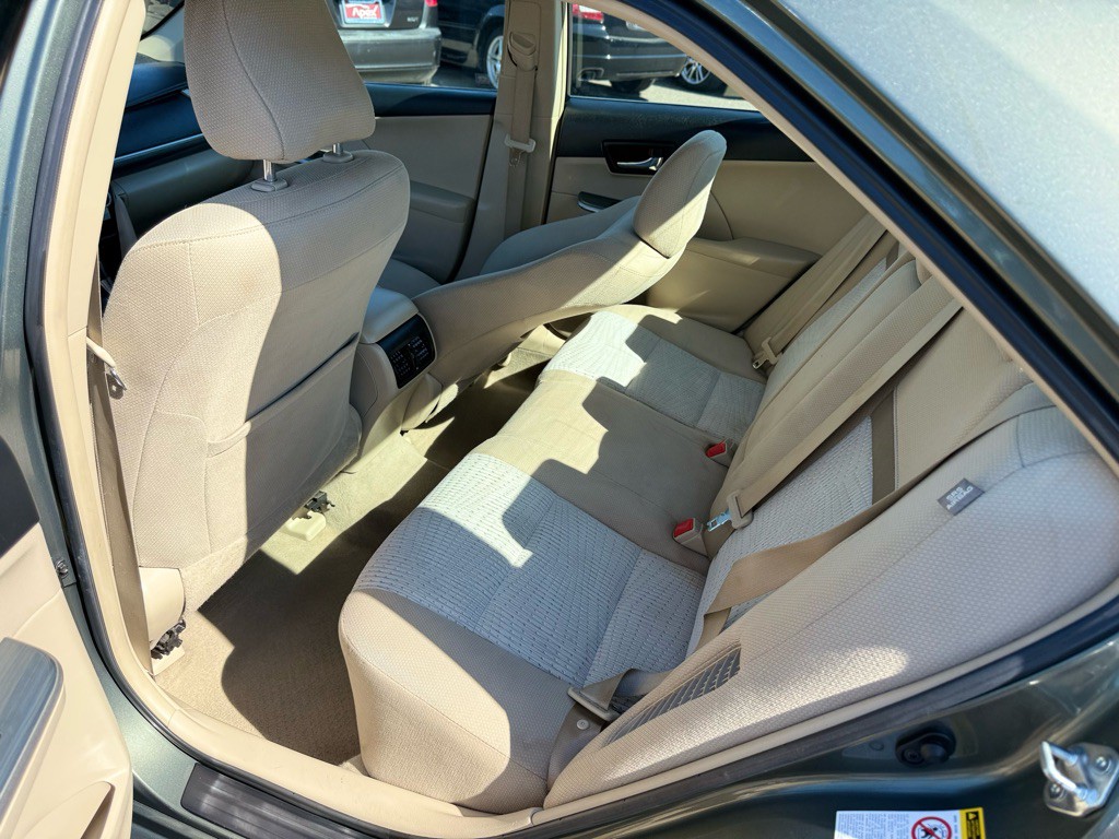 2013 Toyota Camry Image 16