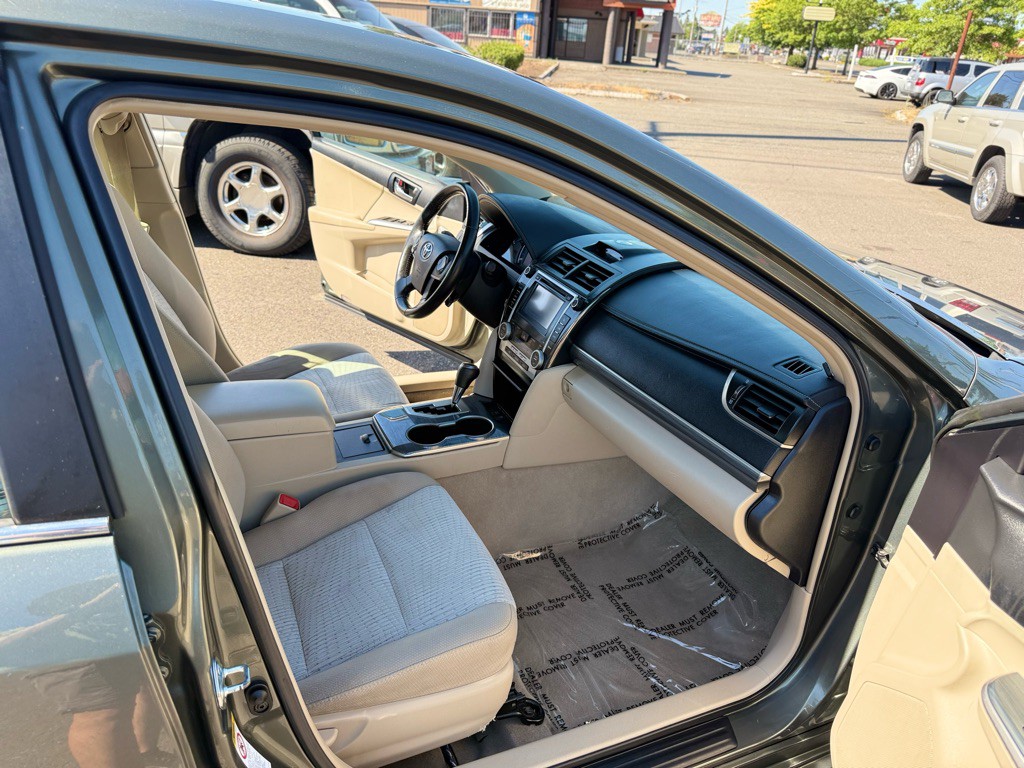 2013 Toyota Camry Image 18