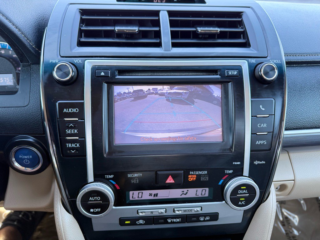 2013 Toyota Camry Image 21